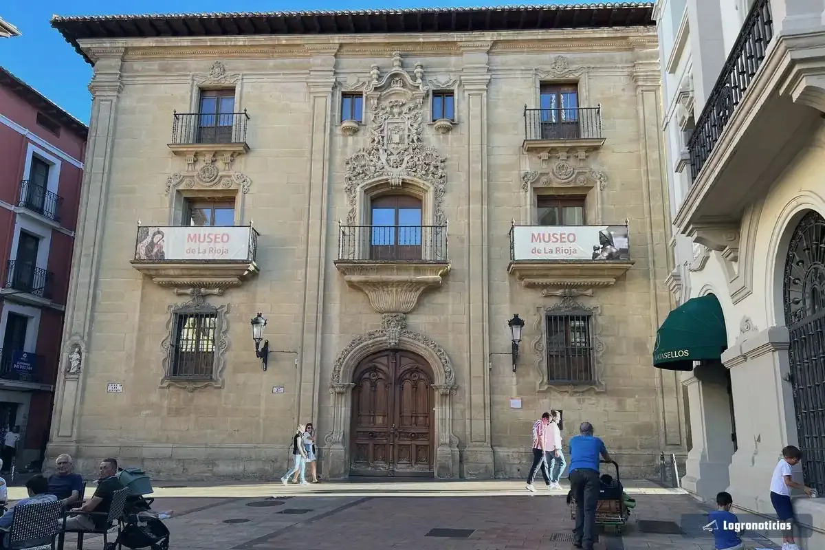 Fachada barroca del Museo de La Rioja, en la plaza de San Agustín