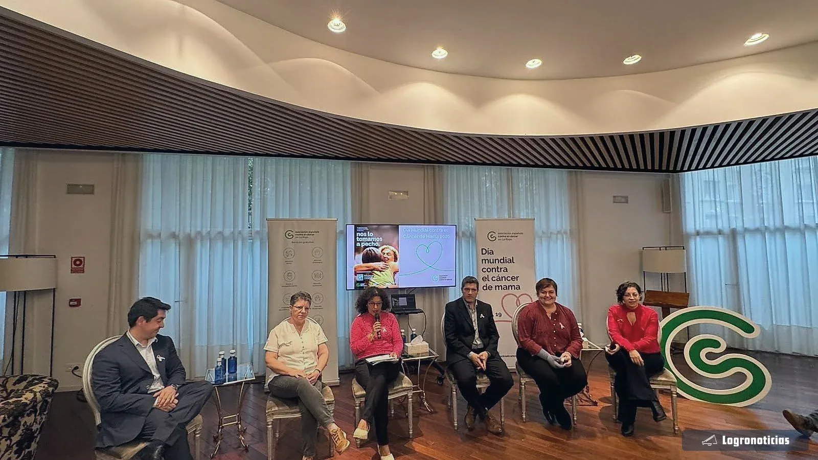 Mesa redonda del desayuno informativo «Nos lo tomamos a pecho» en el Círculo Logroñés