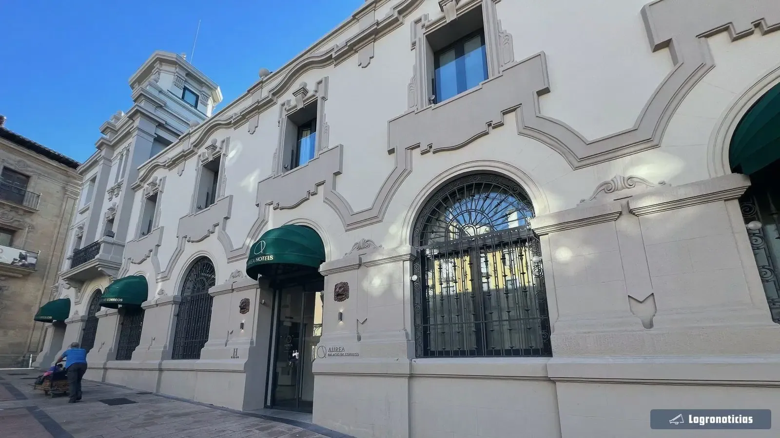 Fachada del hotel Áurea Palacio de Correos, en el antiguo edificio de Correos de Logroño