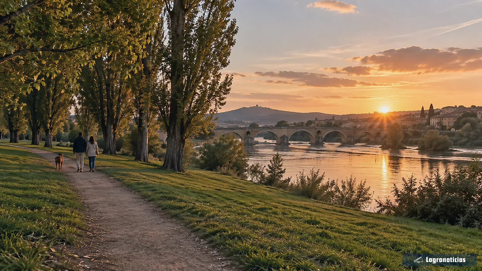 Paseantes de espaldas junto al río y un puente