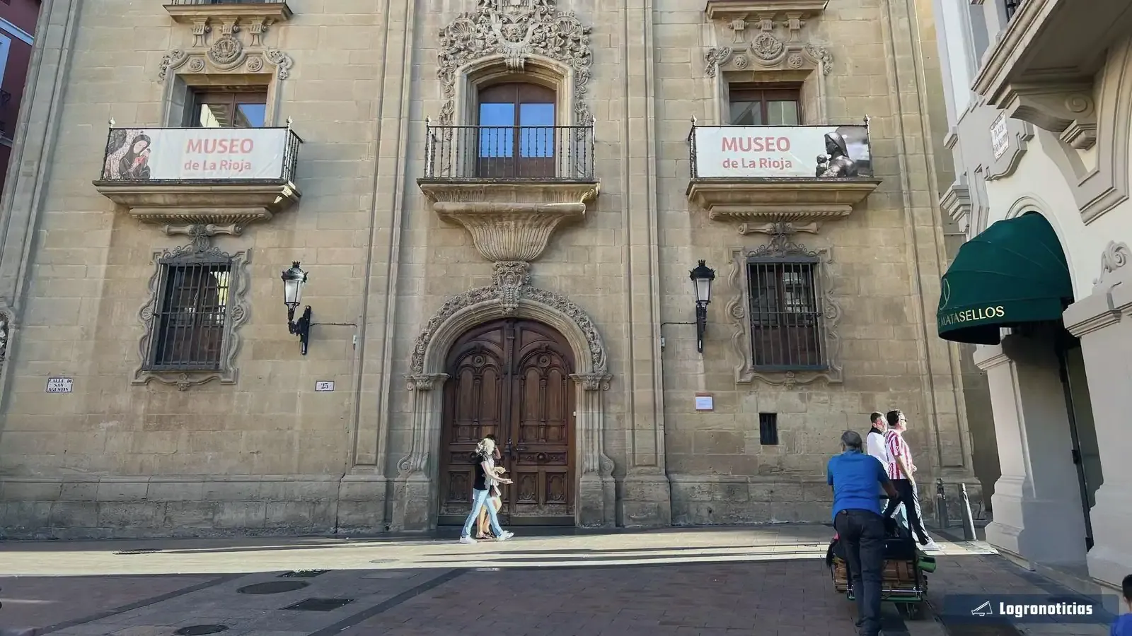 Fachada barroca del Museo de La Rioja, en la plaza de San Agustín