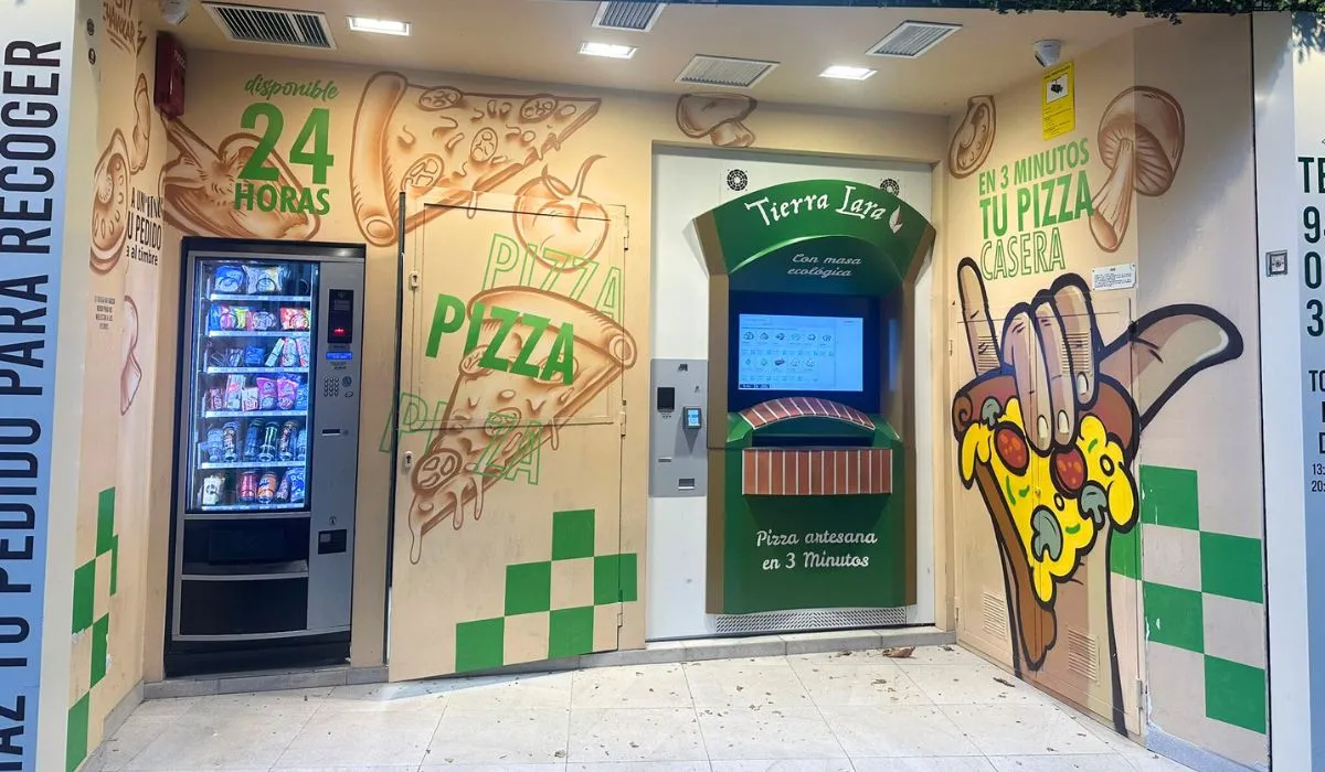 Local automático de Tierra Lara To Go con máquina de pizzas y murales de porciones